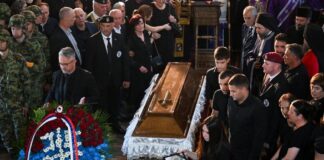 В Сербии тысячи сторонников Младича пришли на его похороны
